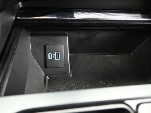 Used 2022 Ford F150 Lariat image 29