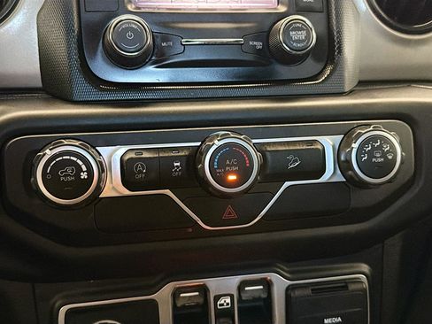 Used 2020 Jeep Wrangler Unlimited Sport S image 17