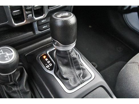 Used 2024 Jeep Wrangler Unlimited Sahara AWD/4WD image 24
