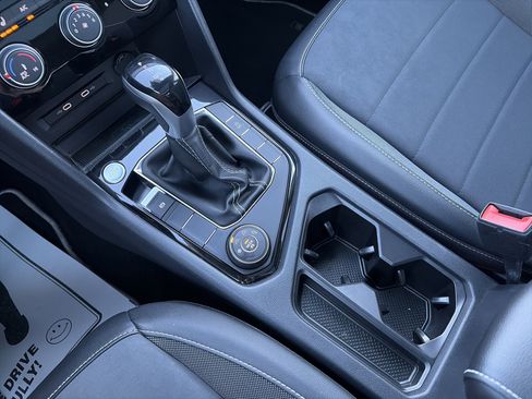 Used 2023 Volkswagen Taos SE w/ Panoramic Sunroof Package image 20