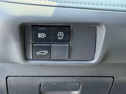 Used 2023 Toyota Highlander XLE FWD image 23