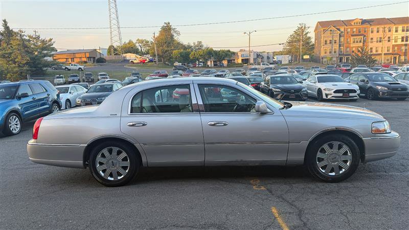 Used 2004 Lincoln Town Car Ultimate RWD image 6