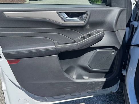 Used 2021 Ford Escape SE w/ Cold Weather Package FWD image 16