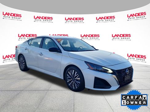 Used 2024 Nissan Altima 2.5 SV image 1