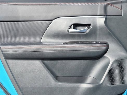 Certified 2025 Nissan Kicks SR image 22