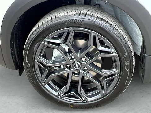 New 2026 Nissan Kicks SR w/ SR Premium Package FWD image 24
