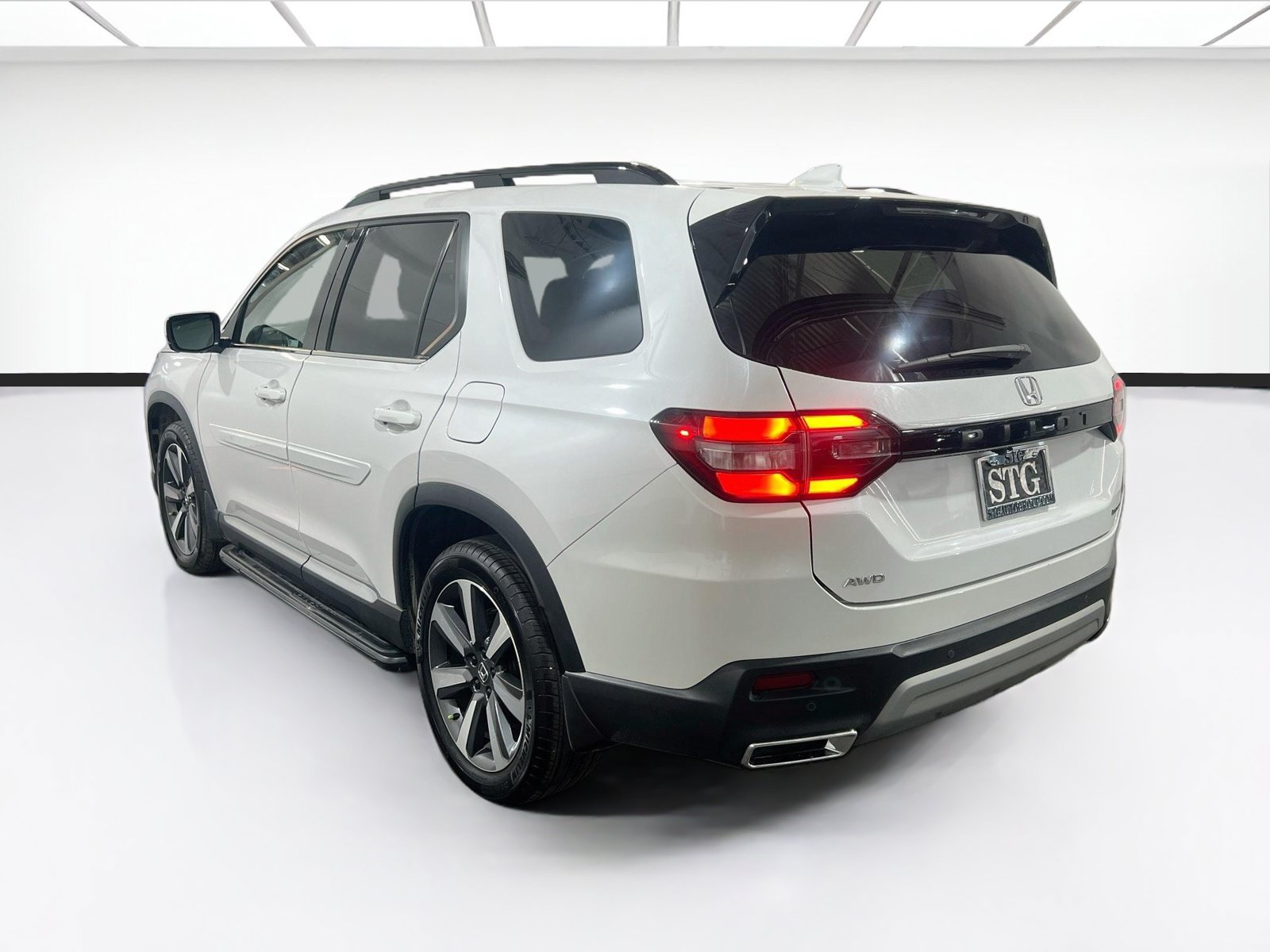 Used 2023 Honda Pilot Touring image 6