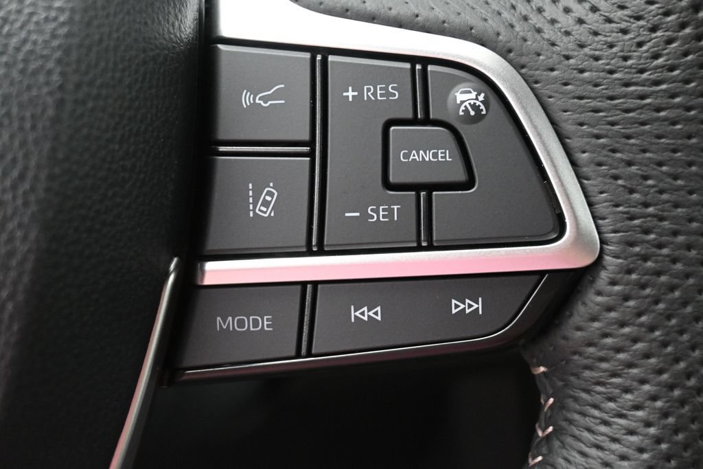 Used 2026 Toyota Sienna Limited FWD image 19