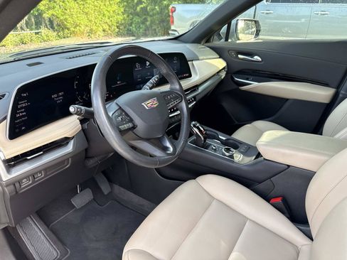 Used 2024 Cadillac XT4 Luxury w/ Cold Weather Package FWD image 21