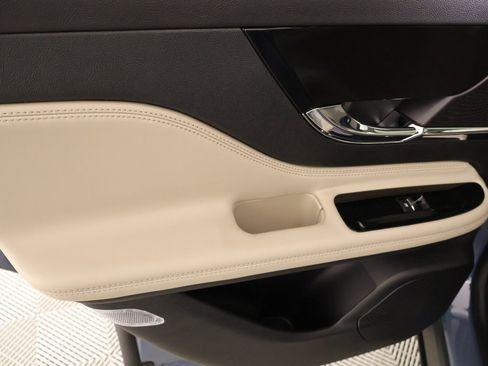 New 2026 Lincoln Corsair Reserve w/ Jet Appearance Package FWD image 18