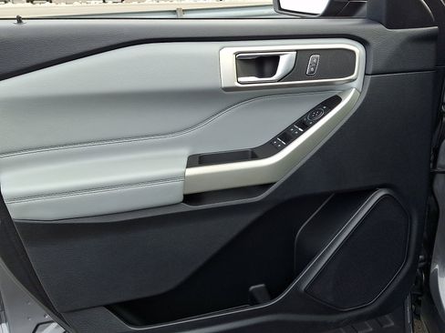 Used 2021 Ford Explorer XLT w/ Equipment Group 202A image 13