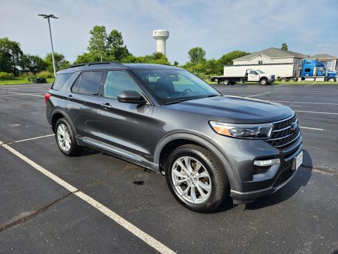 Used 2020 Ford Explorer XLT w/ Equipment Group 202A AWD/4WD image 9