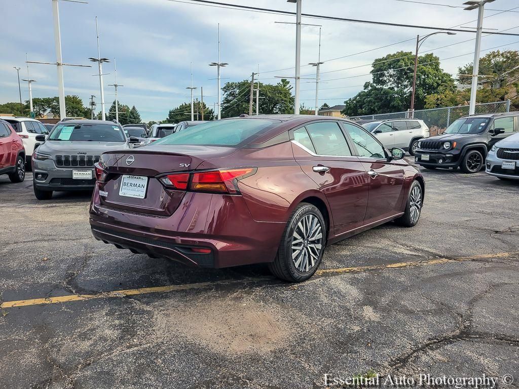 Used 2024 Nissan Altima 2.5 SV FWD image 13