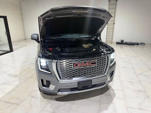 Used 2022 GMC Yukon XL Denali RWD image 4