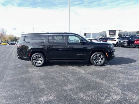 Used 2023 Jeep Wagoneer L Series II image 2
