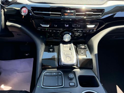 Used 2023 Acura MDX SH-AWD image 23