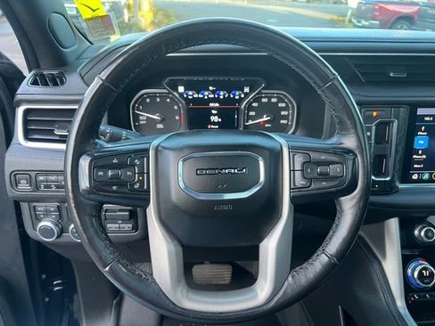 Used 2021 GMC Yukon XL Denali w/ Denali Premium Package image 27