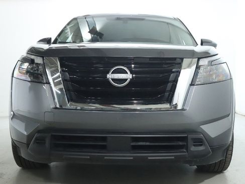 Used 2025 Nissan Pathfinder SV image 6