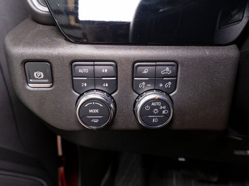 Used 2025 GMC Sierra 2500 SLT w/ SLT Premium Package AWD/4WD image 29