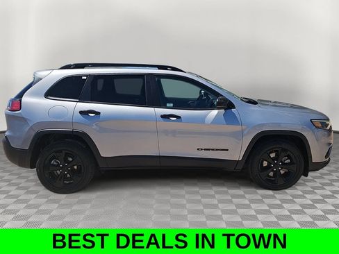 Used 2021 Jeep Cherokee Latitude Plus FWD image 2