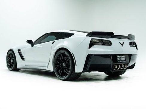 Used 2015 Chevrolet Corvette Z06 w/ 3LZ Preferred Equipment Group image 19