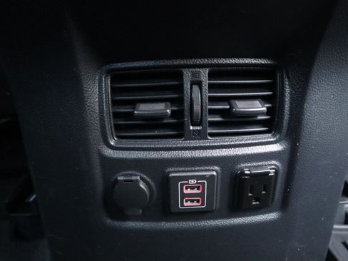 Used 2021 Nissan Titan SV w/ SV Convenience Package image 57