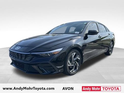 Used 2025 Hyundai Elantra SEL FWD image 3