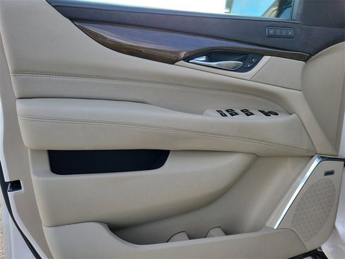 Used 2019 Cadillac Escalade Luxury image 22