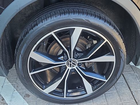 Used 2022 Volkswagen Tiguan SEL R-Line AWD/4WD image 32