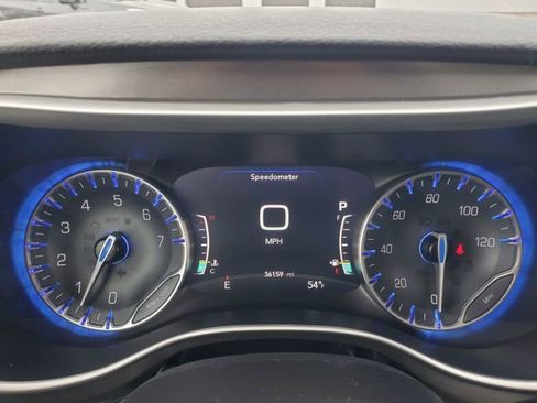Used 2023 Chrysler Pacifica Touring-L AWD/4WD image 17