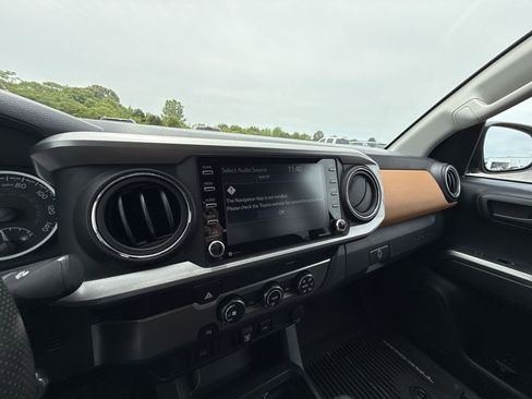 Used 2020 Toyota Tacoma SR5 RWD image 20