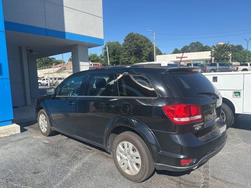 Used 2018 Dodge Journey SXT w/ Connectivity Group FWD image 3