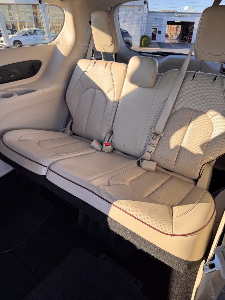 Used 2019 Chrysler Pacifica Limited FWD image 14