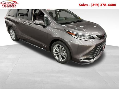 Certified 2021 Toyota Sienna Platinum image 9