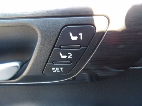 Used 2025 Toyota Highlander Limited AWD/4WD image 14