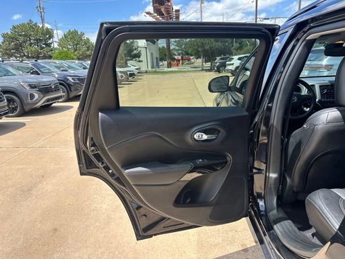 Used 2023 Jeep Cherokee Altitude Lux AWD/4WD image 14