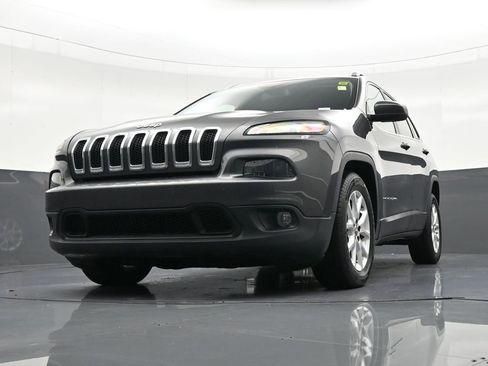 Used 2016 Jeep Cherokee Latitude image 32
