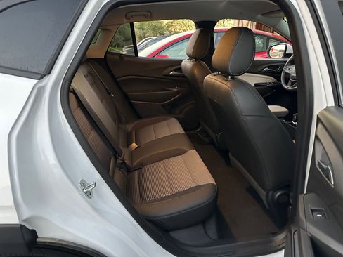 Used 2025 Chevrolet Trax LT image 23