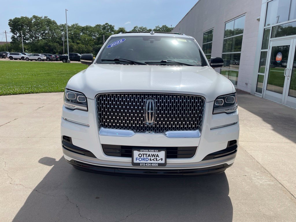 Used 2022 Lincoln Navigator Reserve AWD/4WD image 3
