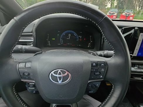 Used 2025 Toyota Camry SE w/ Convenience Package AWD/4WD image 9