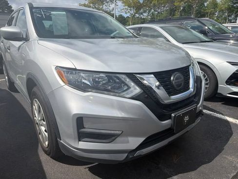 Used 2020 Nissan Rogue S FWD image 2
