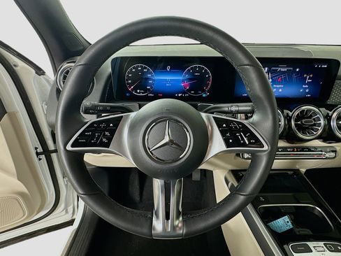 Certified 2025 Mercedes-Benz GLB 250 4MATIC image 11