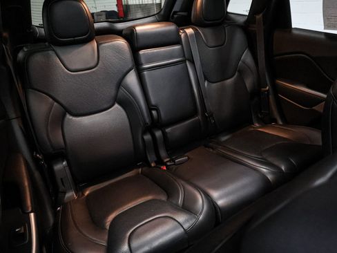 Used 2017 Jeep Cherokee Overland AWD/4WD image 23