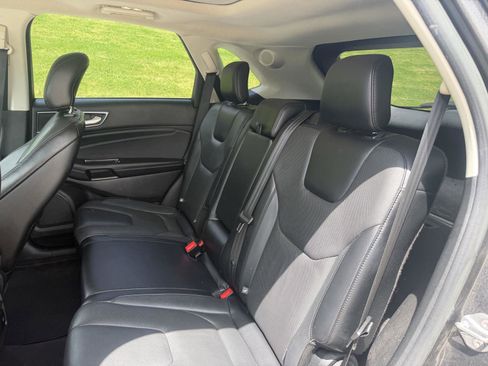 Used 2018 Ford Edge Titanium w/ Equipment Group 301A AWD/4WD image 20