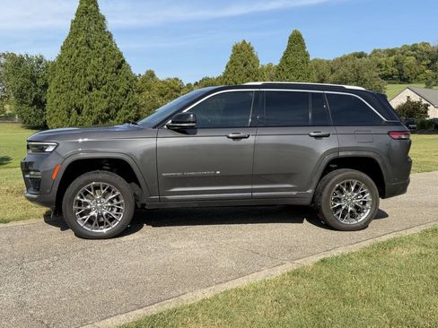 Used 2022 Jeep Grand Cherokee Summit w/ Luxury Tech Group V AWD/4WD image 41