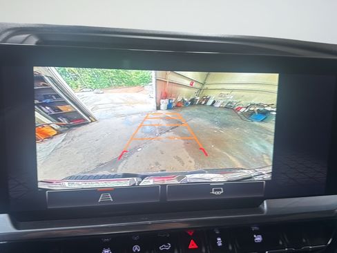 Used 2025 GMC Sierra 1500 SLT RWD image 17