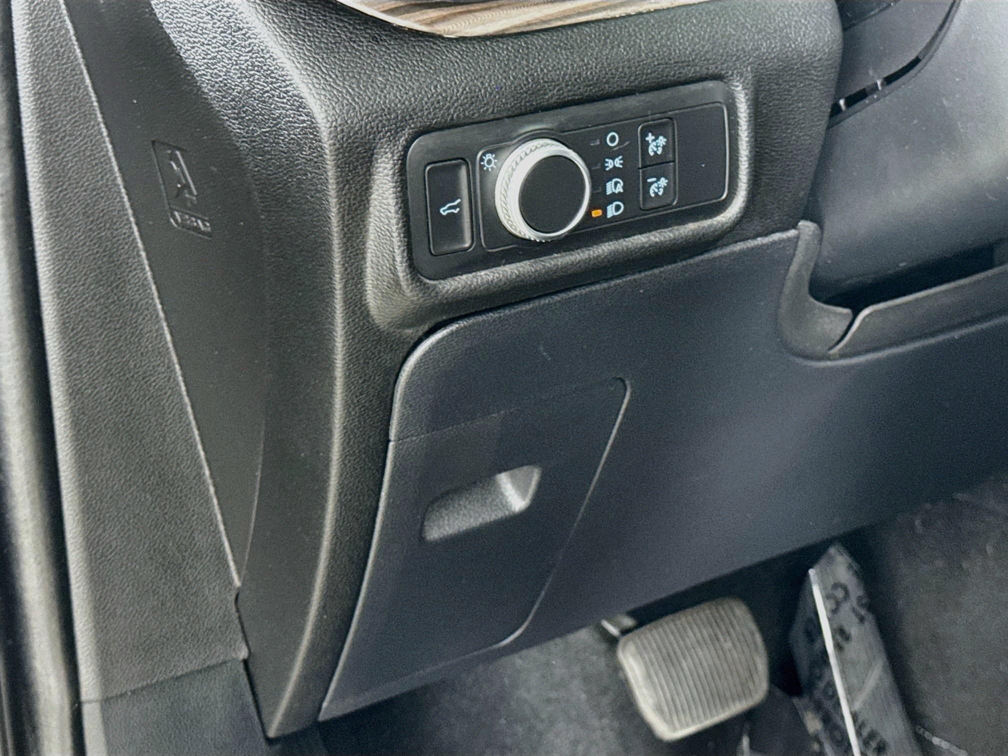 Used 2023 Ford Explorer Limited w/ Equipment Group 301A AWD/4WD image 12