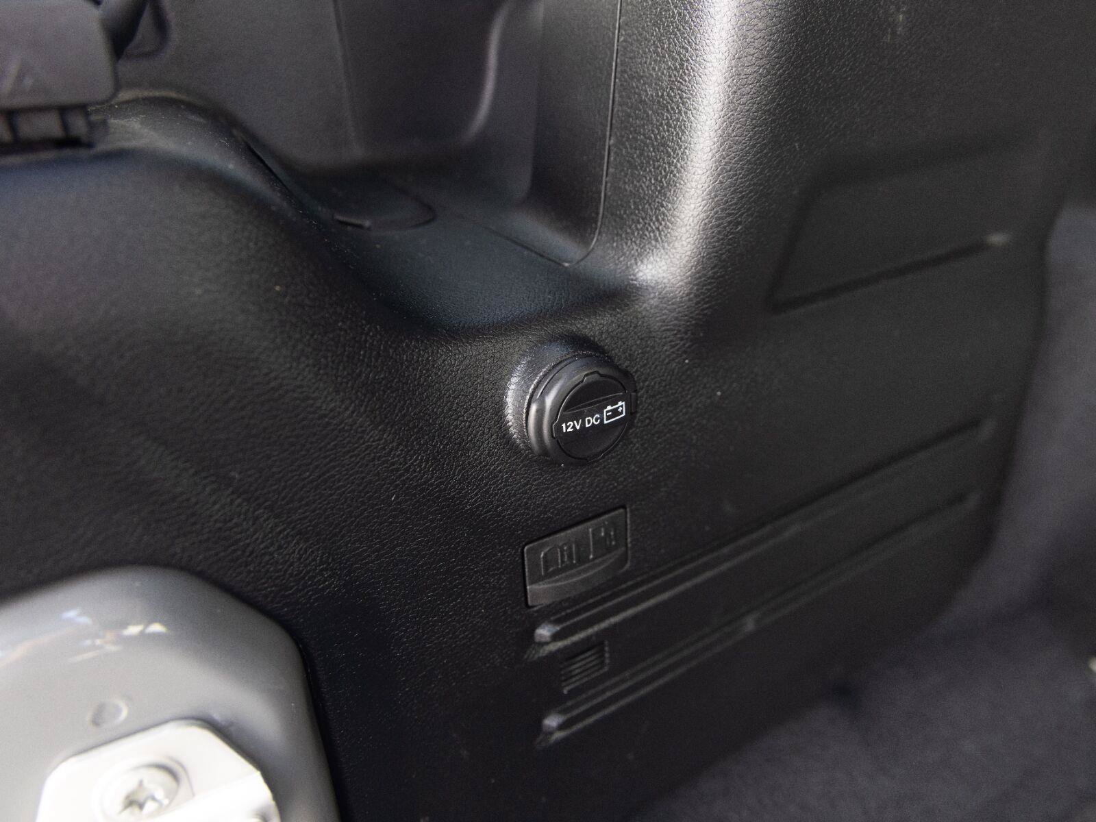 Used 2023 Jeep Wrangler Unlimited Sahara AWD/4WD image 33