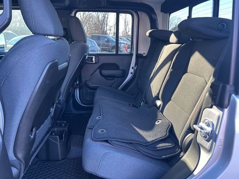 Used 2024 Jeep Gladiator Rubicon w/ Technology Group image 14