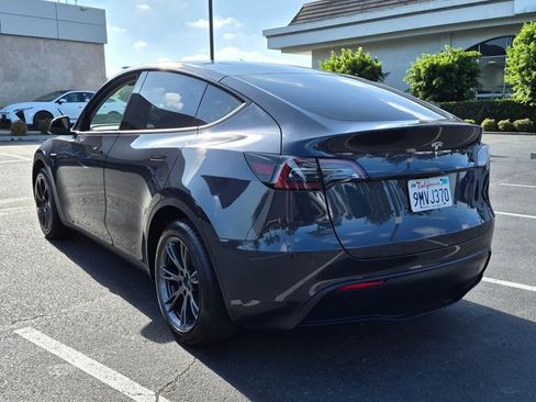 Used 2024 Tesla Model Y Long Range RWD image 8